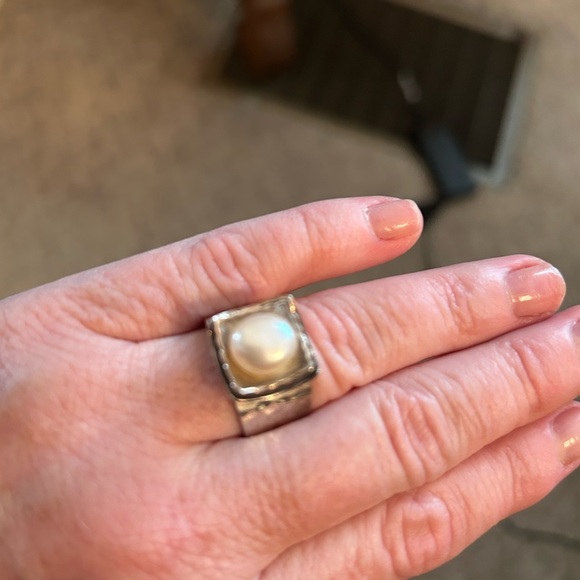 Silpada Sterling Silver 925 Layered Freshwater Pearl Hammered Wide Band Ring - Picture 3 of 3